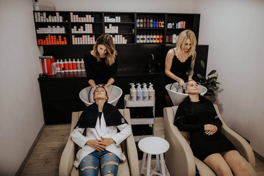 Jak na správné mytí vlasů doma